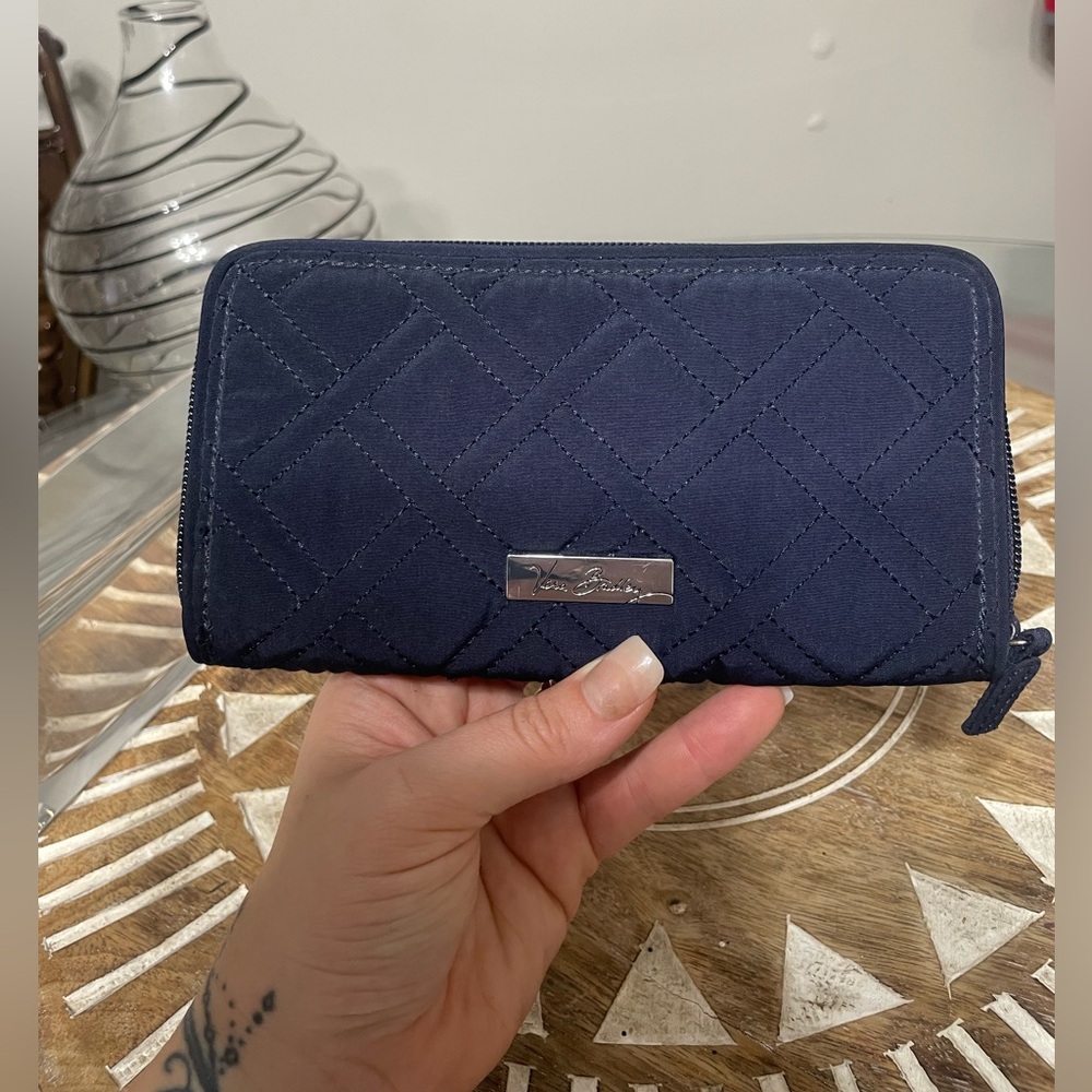 Vera Bradley Navy Blue Quilted Women's Wallet easy clean Full size Zip bag